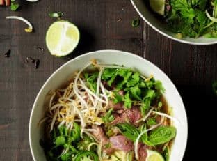 🍜 Pho com Macarrão de Abobrinha